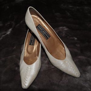 *Vintage* Stuart Weitzman Pearl/Gold Kitten Heels, Size 9